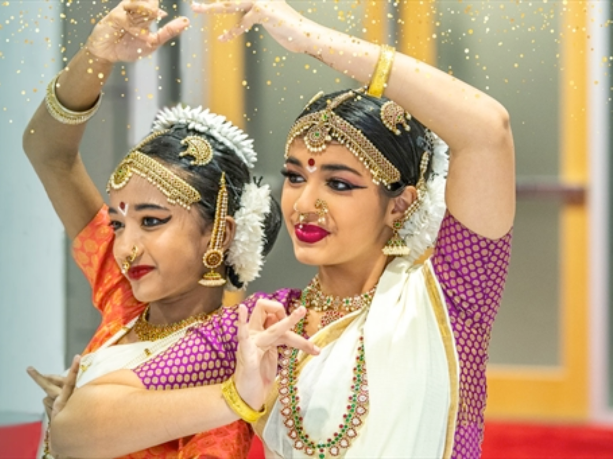 Two tamil dancers 