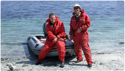 Picture of Drs. Michael Clinchy and Rudy Boonstra working on stress in animal populations in the Gulf Islands in B.C.