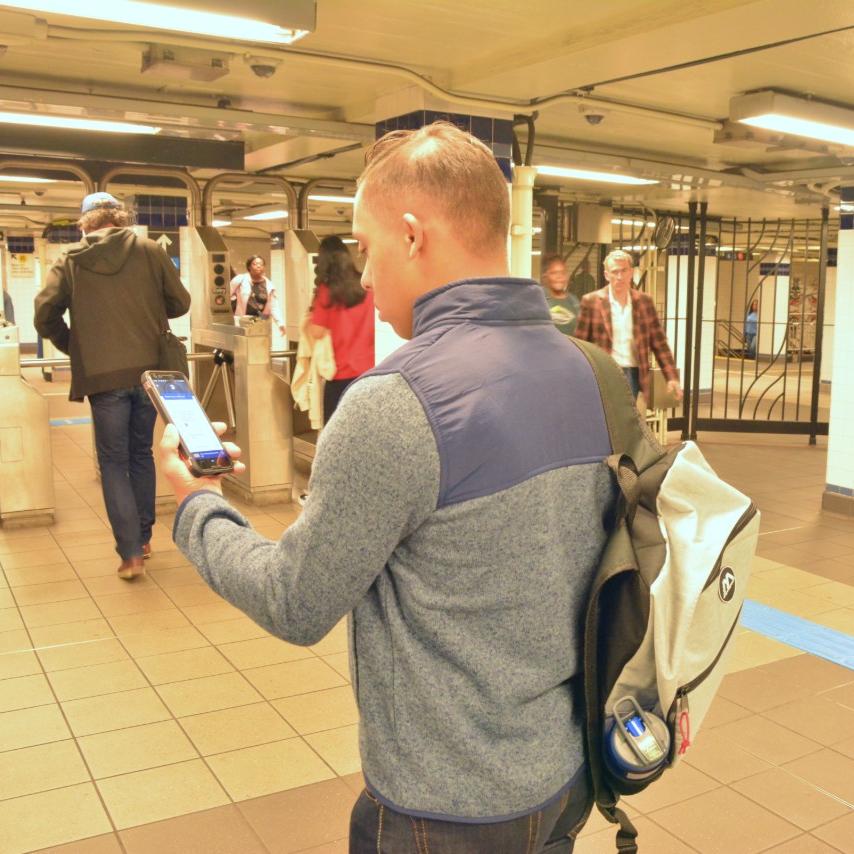A Magnusmode client uses MagnusCards to navigate the subway
