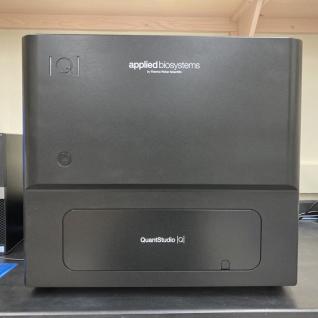 Digital PCR System (Absolute Q)-1