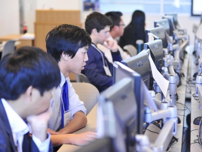 Students using the computers in the Finance Lab