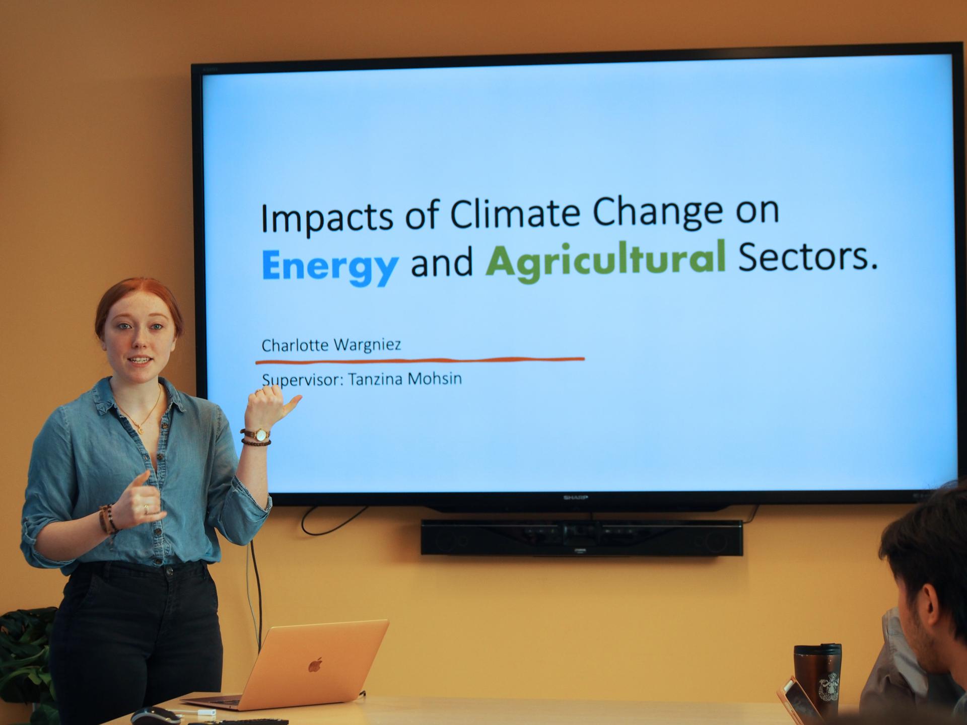 Charlotte Wargniez conducting a presentation.