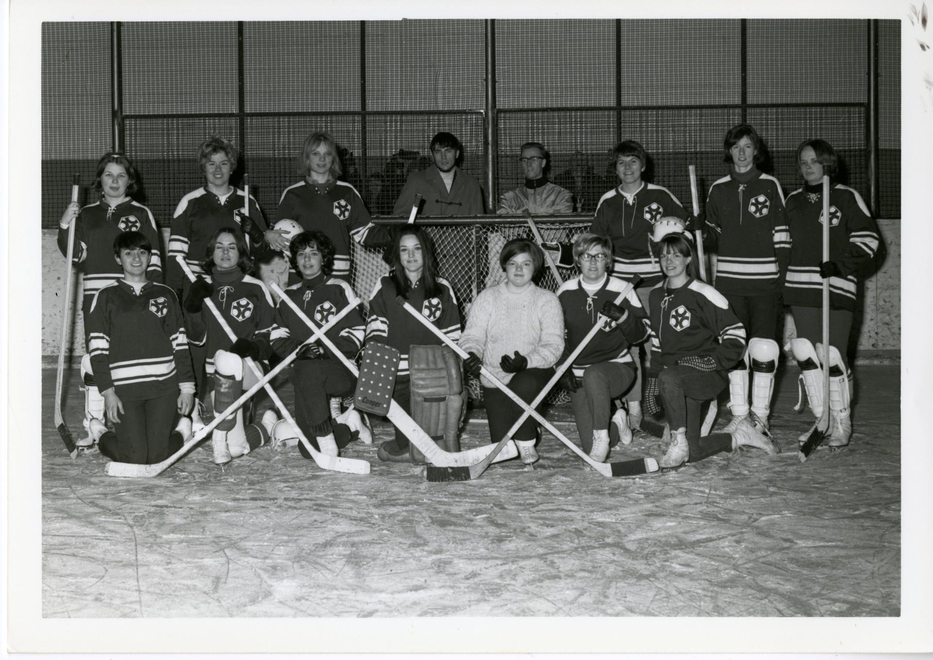 Heather Bensen on a hockey team in a team photo.