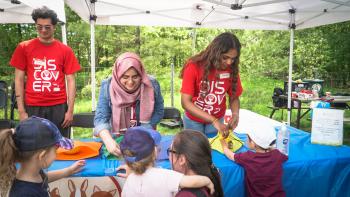 UTSC Students interact with families at Science Rendezvous at Toronto Zoo 