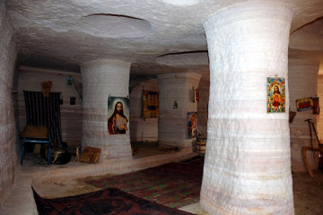Fig 03a Rock-hewn church of Agᵂäza (Gärᶜalta, Təgray), attributed to the late märigeta Zeberhan (+2015) of Ḥawzen (2007).