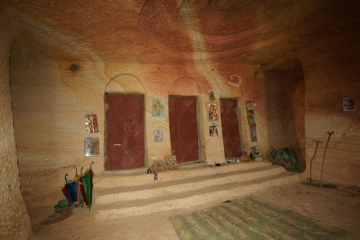 Fig 05a Interior of the rock-hewn church of Maryam Mawka (Ḥawzen region, Təgray)  facing SE (2015)