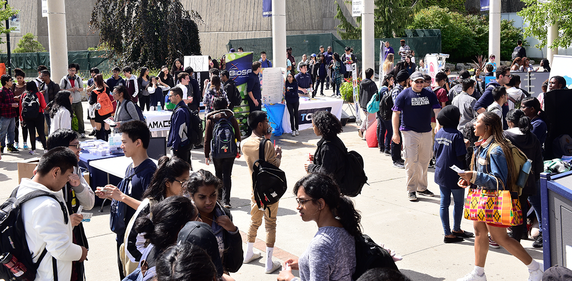 Large crowd of U of T Scarborough students at an outdoor event